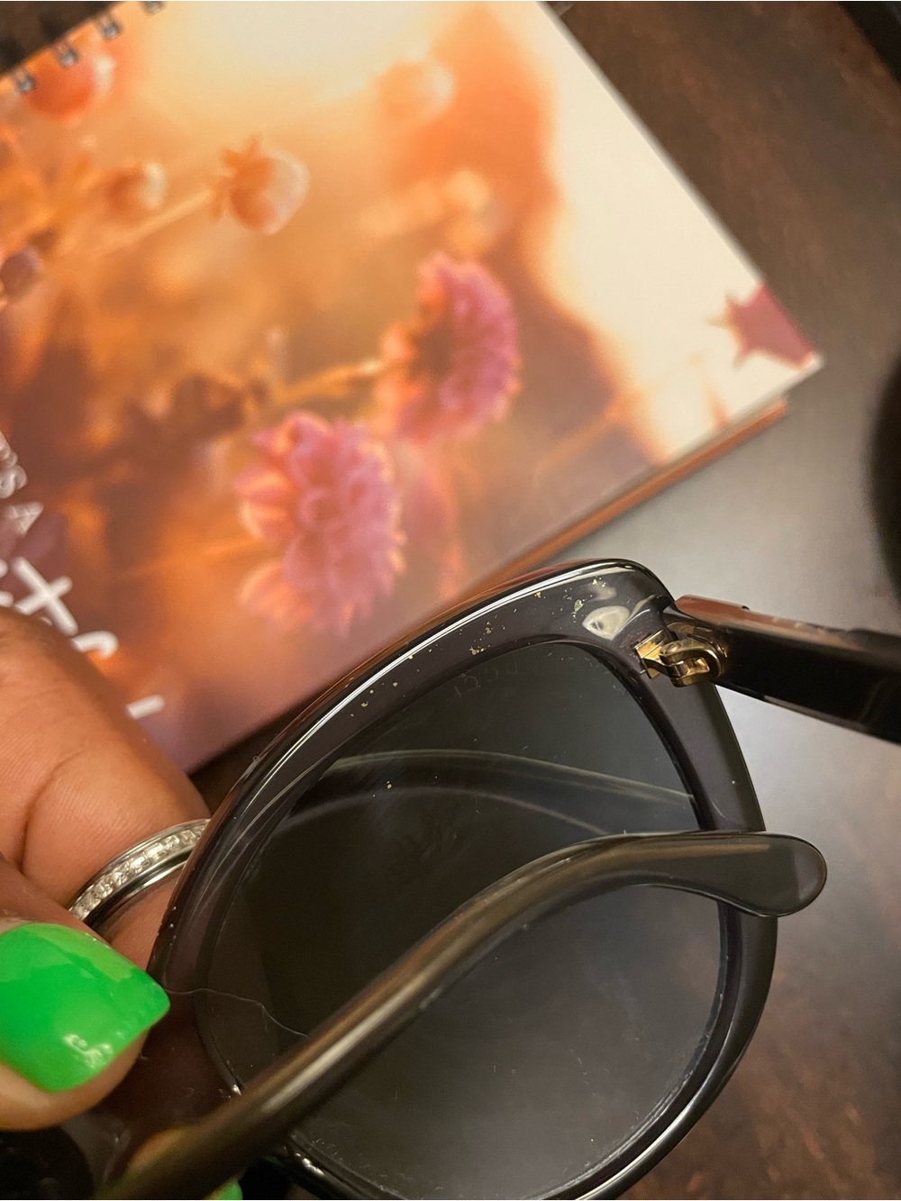 Gucci Black Oversized Women's Sunglasses - Classic UV Protection - Picture 6 of 7